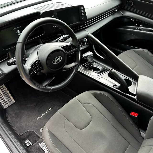 Certified 2025 Hyundai Elantra Sport FWD image 12