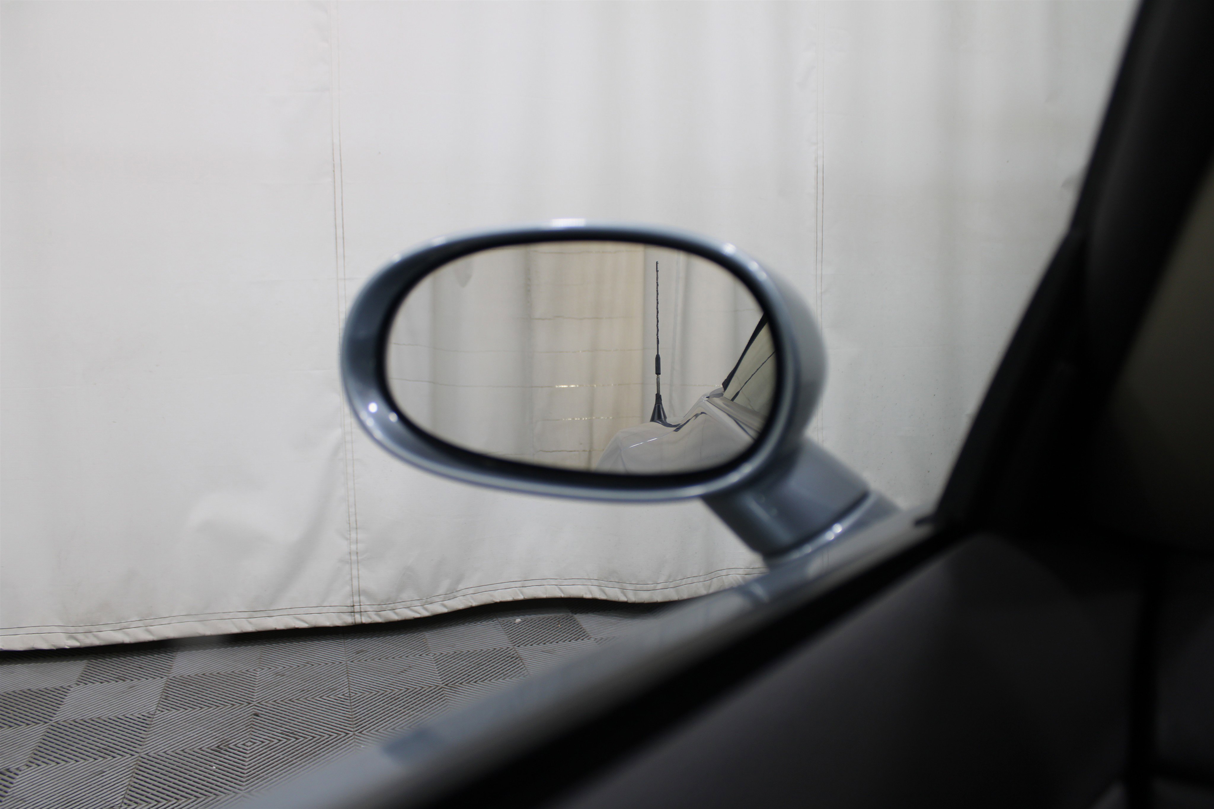 Used 2005 Chrysler Crossfire Limited image 10