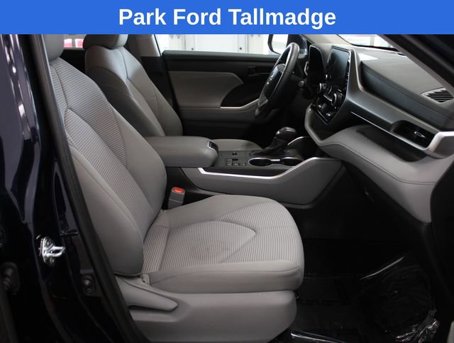 Used 2025 Toyota Highlander LE image 23