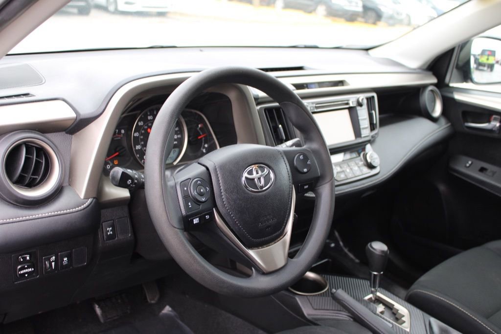 Used 2015 Toyota RAV4 XLE image 17