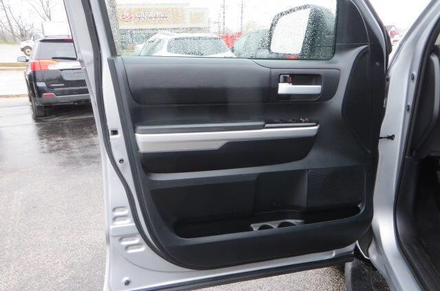 Used 2017 Toyota Tundra SR5 w/ SR5 Upgrade Package image 9