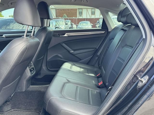 Used 2017 Volkswagen Passat 1.8T SE FWD image 16