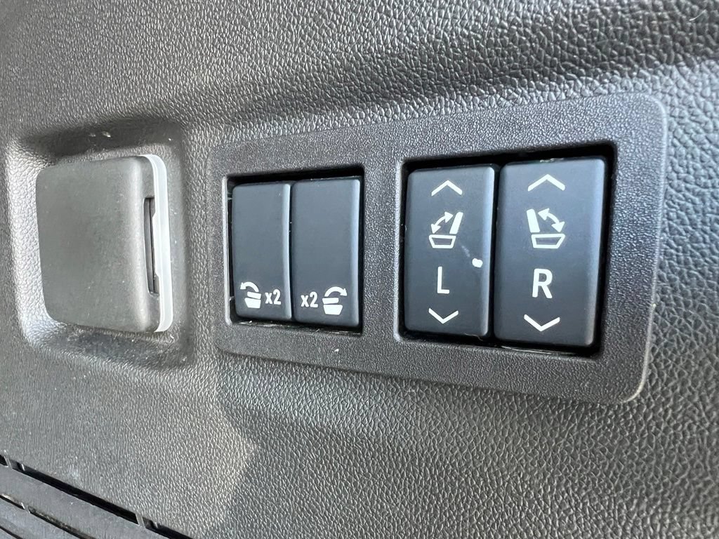 Used 2025 Chevrolet Tahoe High Country AWD/4WD image 43