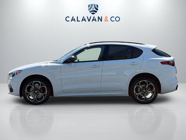 Used 2022 Alfa Romeo Stelvio Veloce AWD/4WD image 4