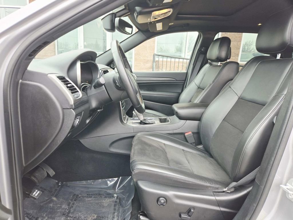 Used 2020 Jeep Grand Cherokee Altitude image 12