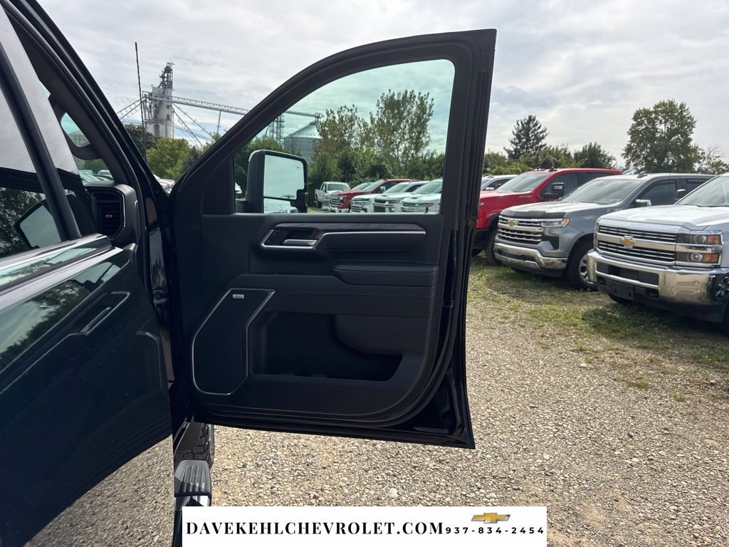 Used 2025 Chevrolet Silverado 3500 LTZ w/ LTZ Plus Package AWD/4WD image 35