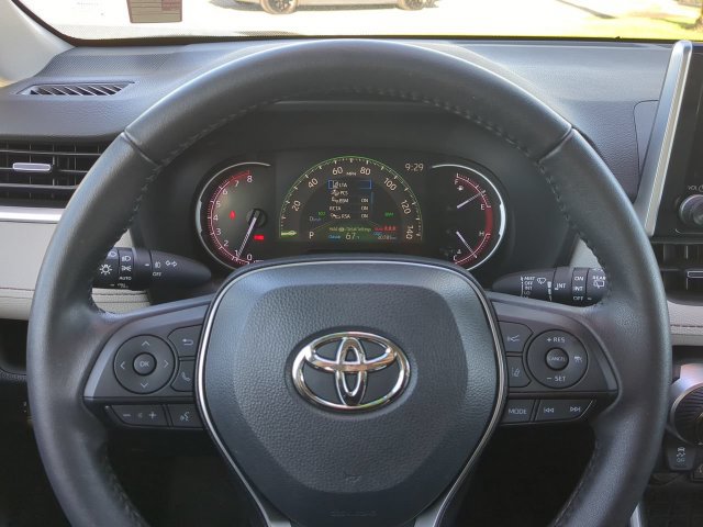 Certified 2023 Toyota RAV4 XLE Premium FWD image 31