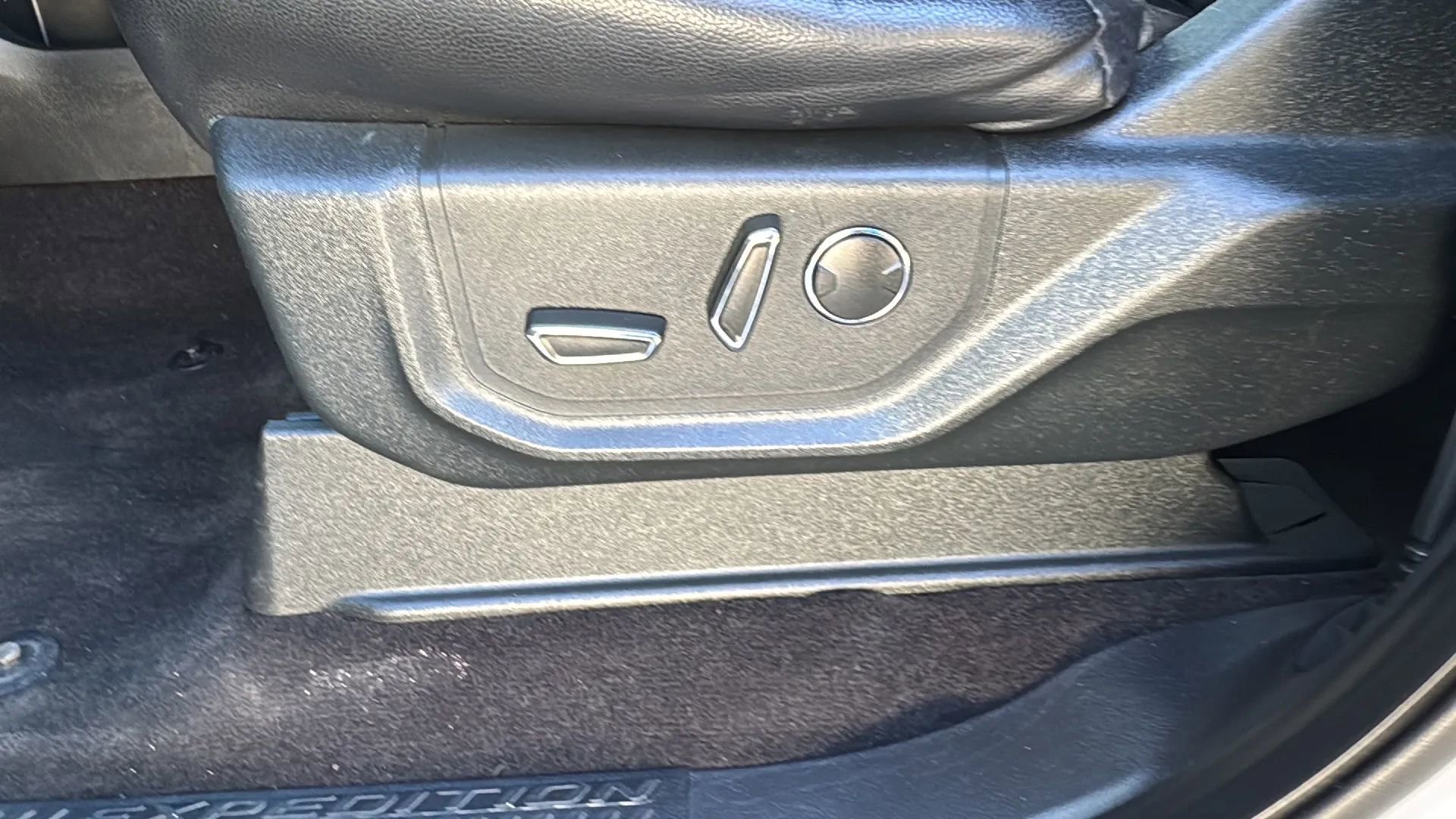 Used 2019 Ford Expedition Max Limited AWD/4WD image 24