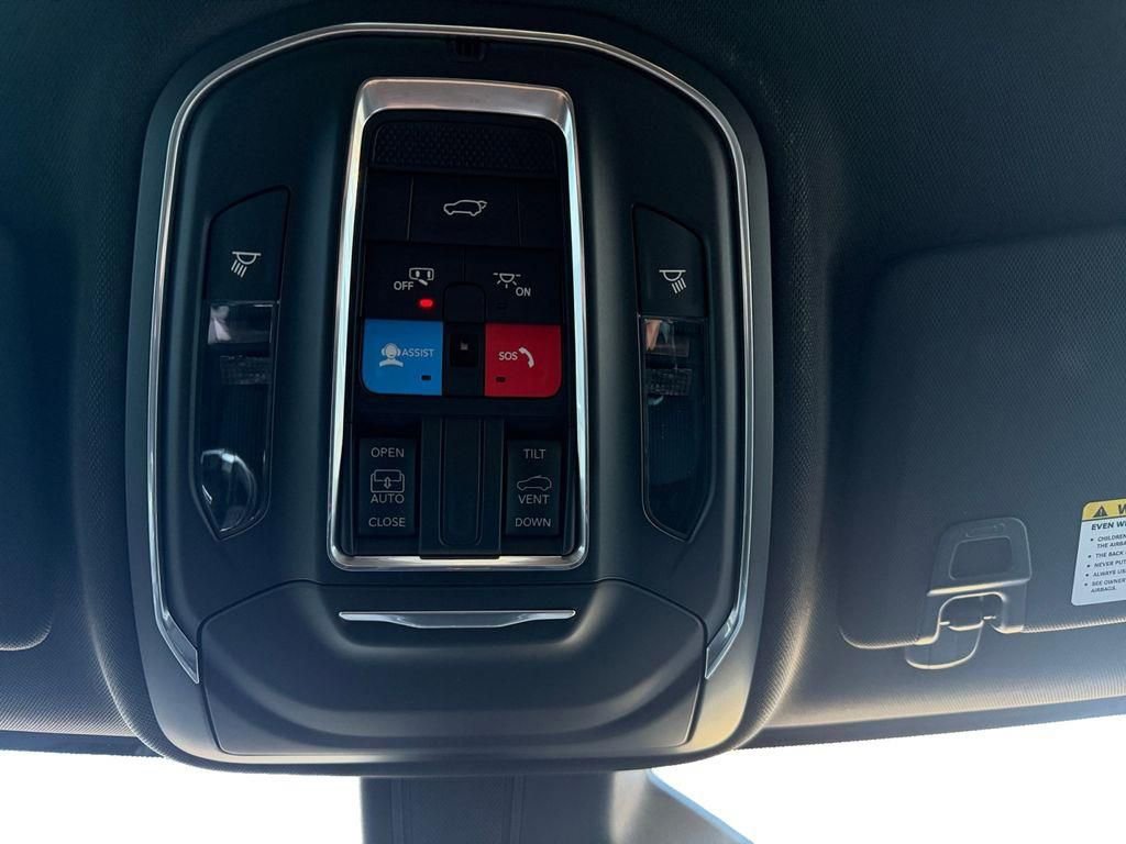 New 2025 Jeep Grand Cherokee Laredo X w/ Luxury Tech Group I image 17