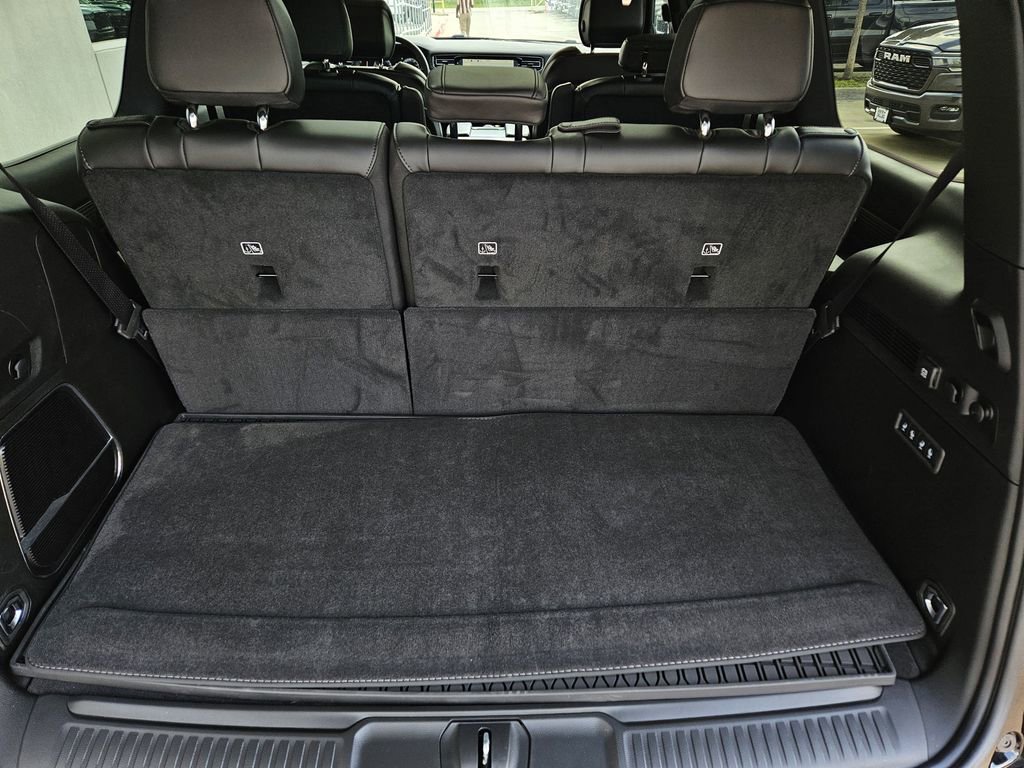 New 2026 Jeep Grand Wagoneer 4WD image 9