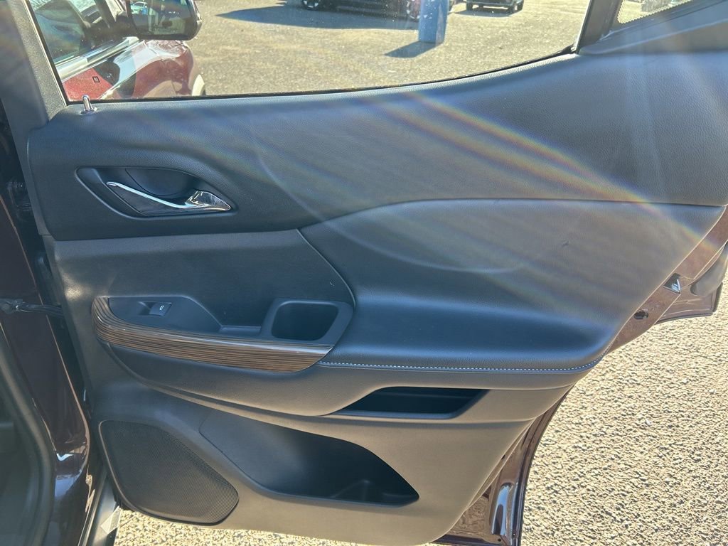 Used 2017 GMC Acadia SLE image 22