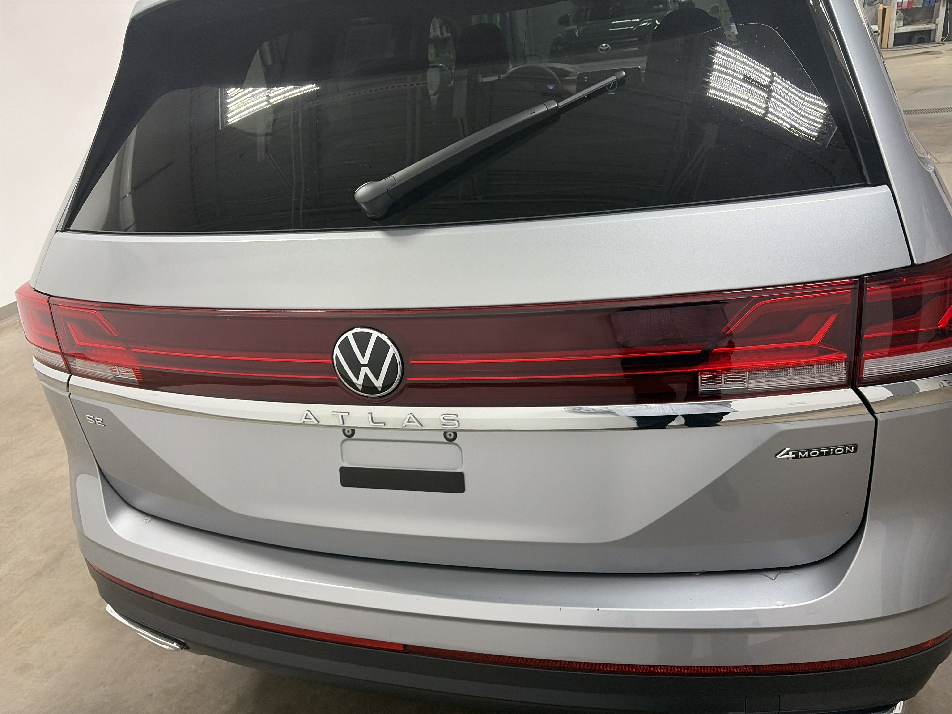 Certified 2025 Volkswagen Atlas SE AWD/4WD image 4