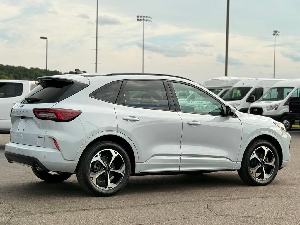 Used 2025 Ford Escape ST-Line Elite w/ Premium Technology Package AWD/4WD image 30