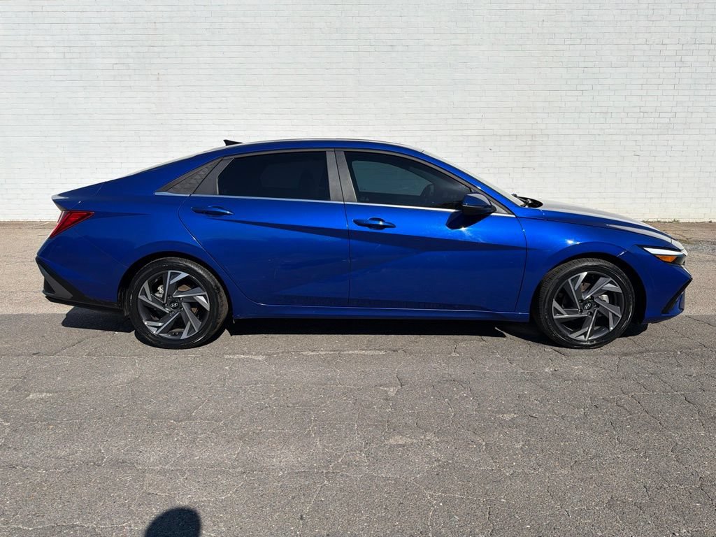 Used 2024 Hyundai Elantra Limited FWD image 2