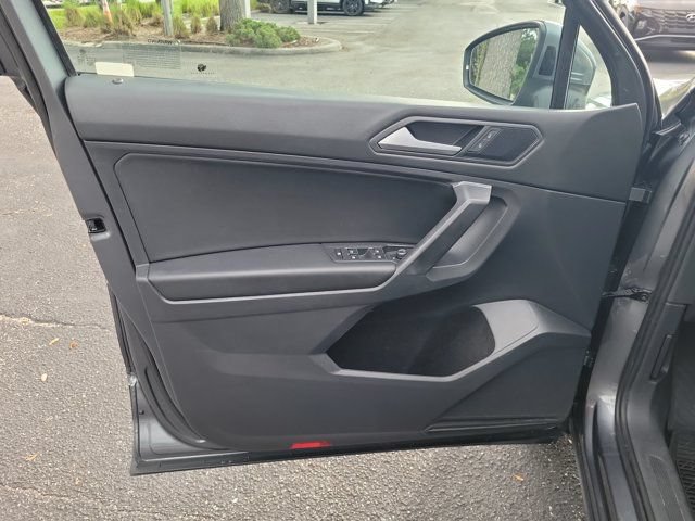 Used 2021 Volkswagen Tiguan SE w/ Panoramic Sunroof Package FWD image 17