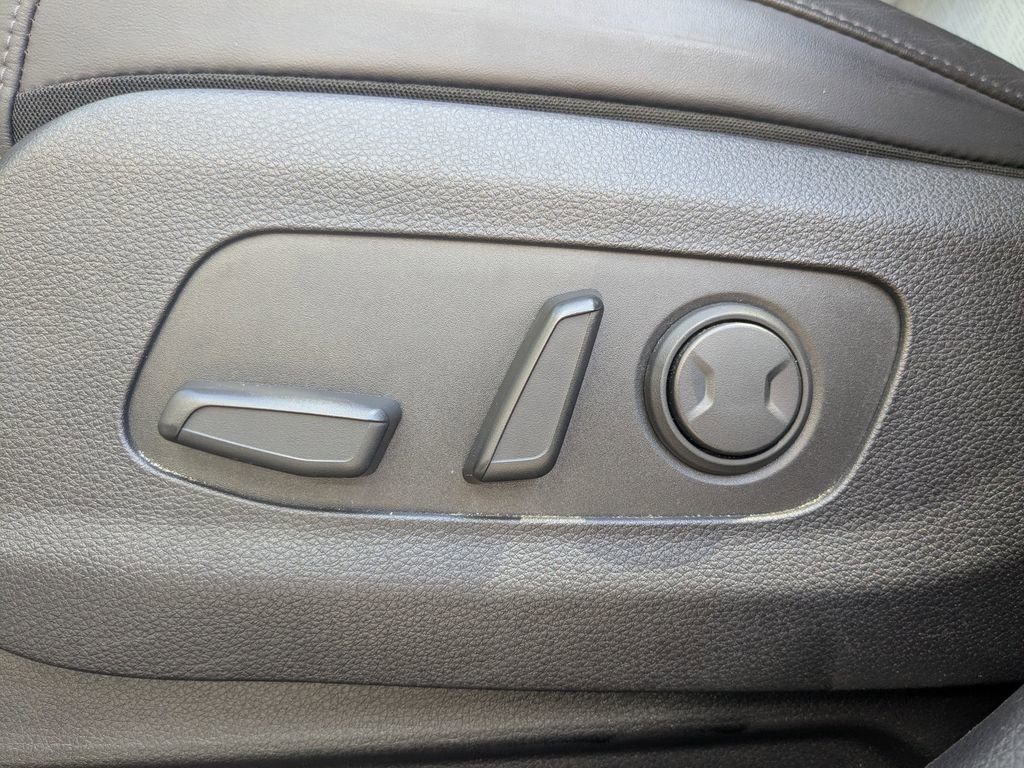 Used 2024 Kia Carnival LX image 23