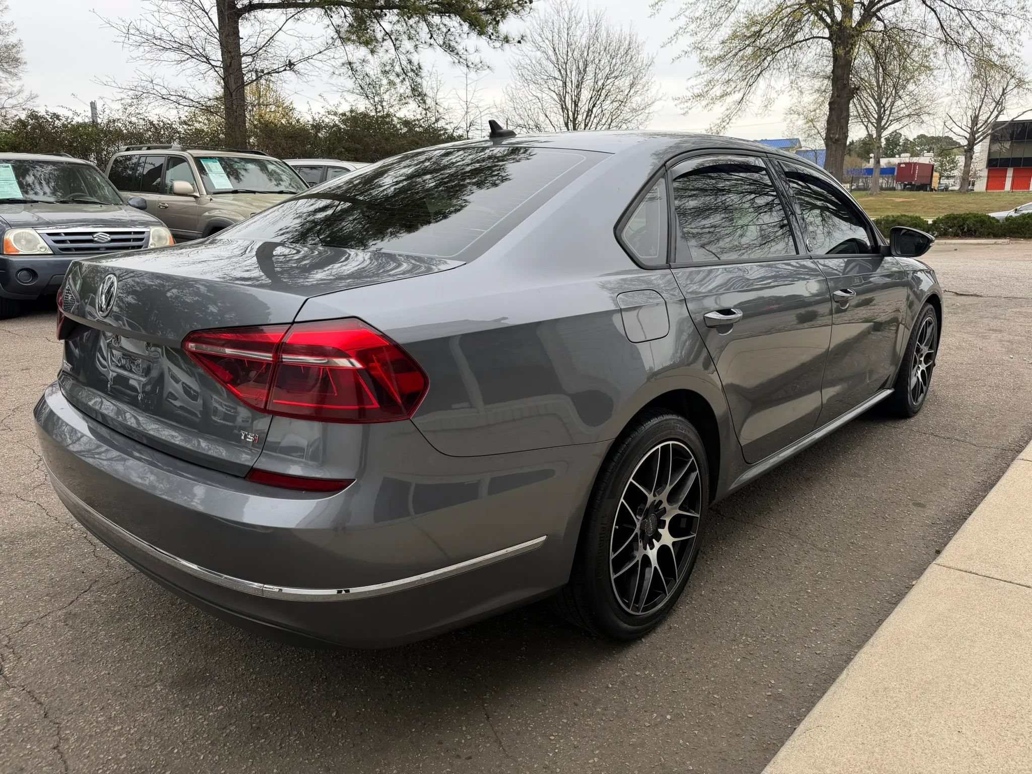 Used 2019 Volkswagen Passat 2.0T Wolfsburg FWD image 5