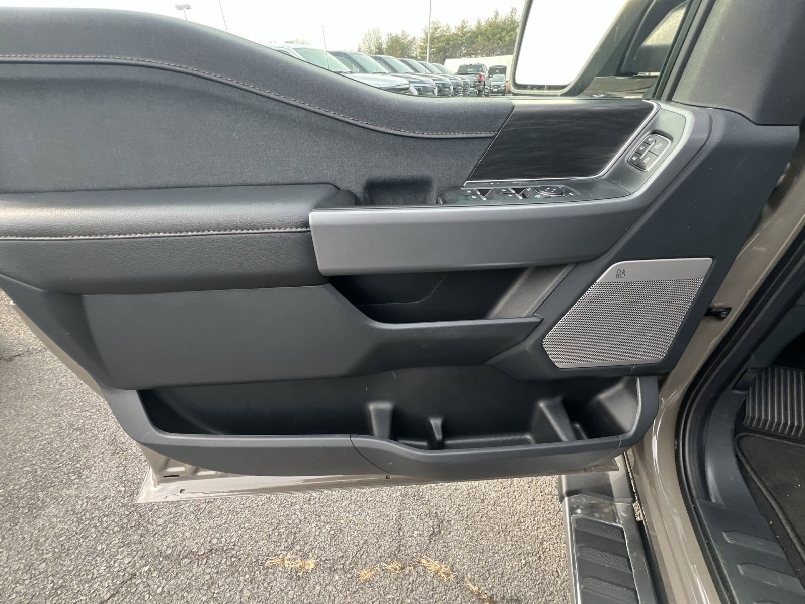 New 2025 Ford F150 Lariat w/ Equipment Group 502A High image 15