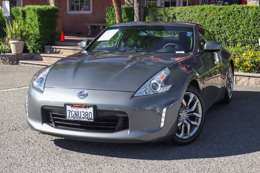 Used 2014 Nissan 370Z Coupe RWD image 4