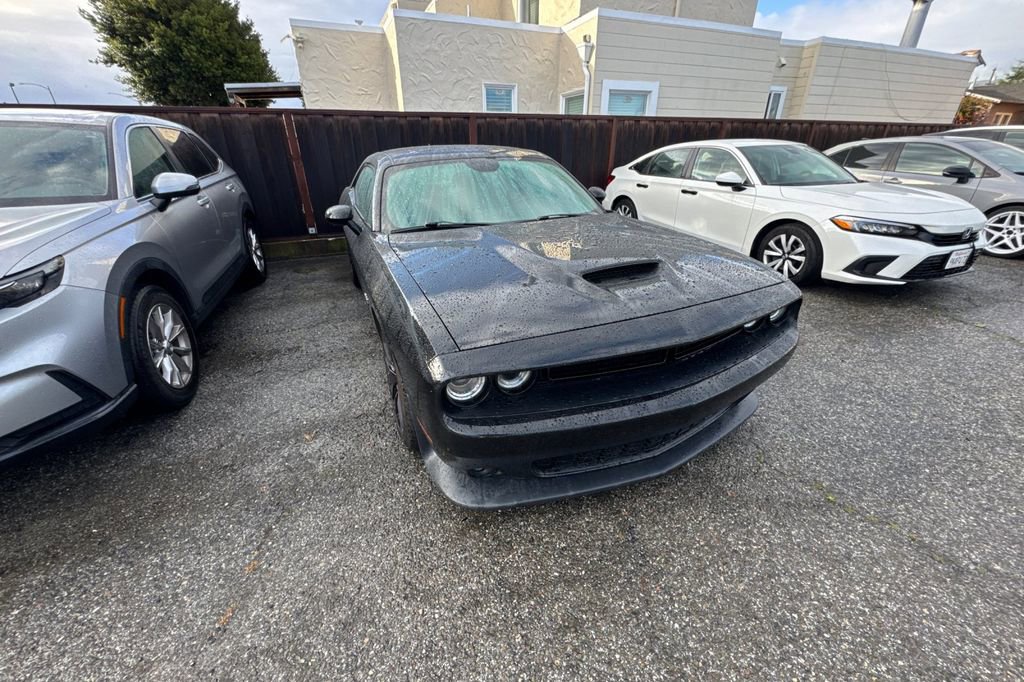 Used 2016 Dodge Challenger SRT image 2