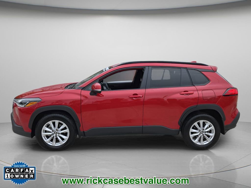 Used 2024 Toyota Corolla Cross LE w/ Moonroof Package FWD image 3