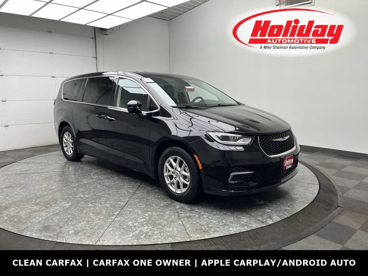 Used 2024 Chrysler Pacifica Touring-L FWD image 1
