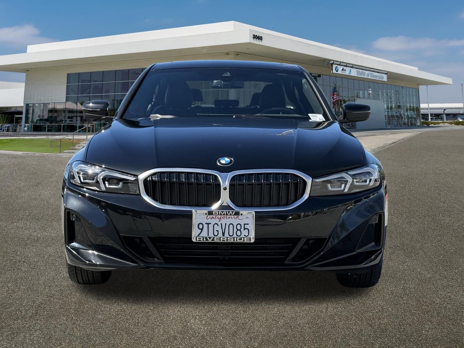 Used 2025 BMW 330i Sedan w/ Premium Package image 3