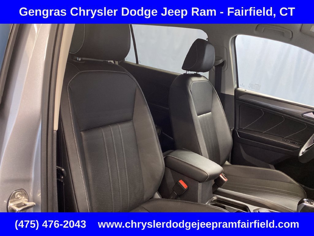 Used 2023 Volkswagen Tiguan SE AWD/4WD image 40