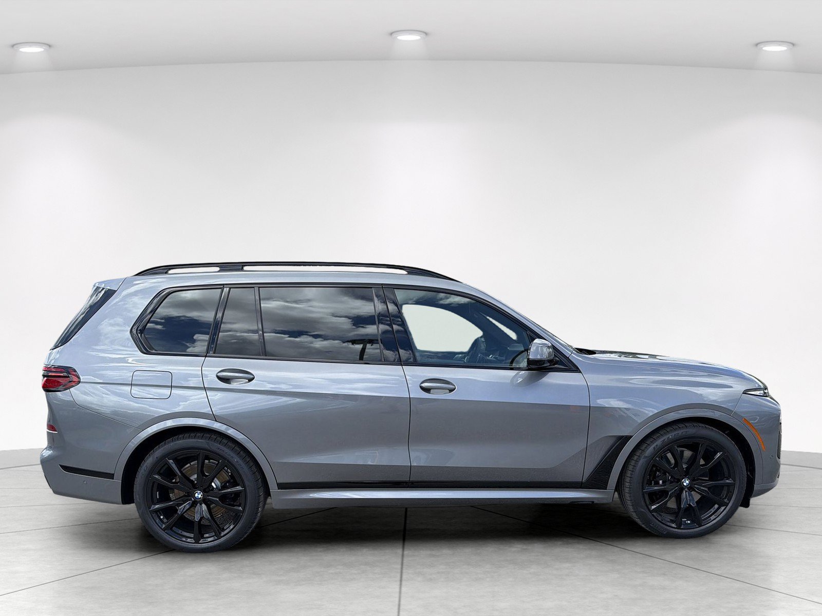 New 2027 BMW X7 xDrive40i w/ M Sport Package AWD/4WD image 3
