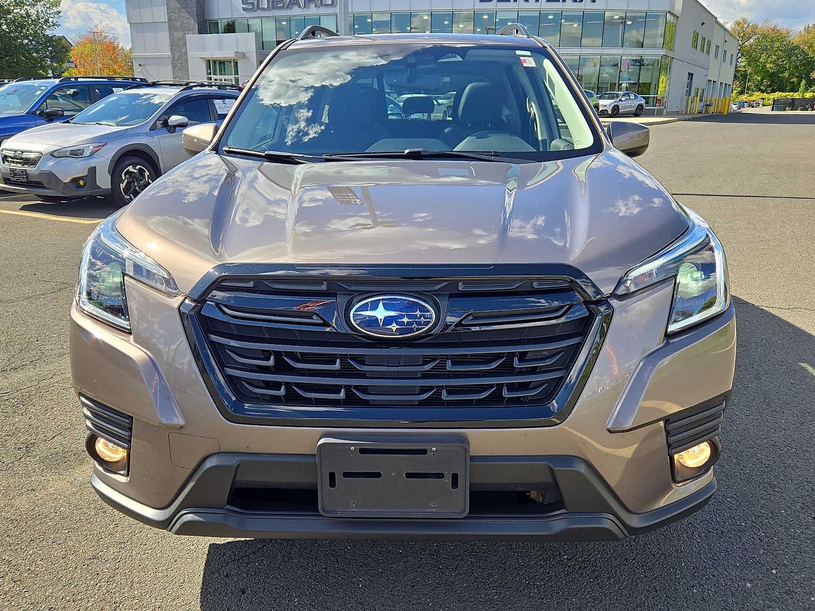 Used 2023 Subaru Forester Premium AWD/4WD image 2