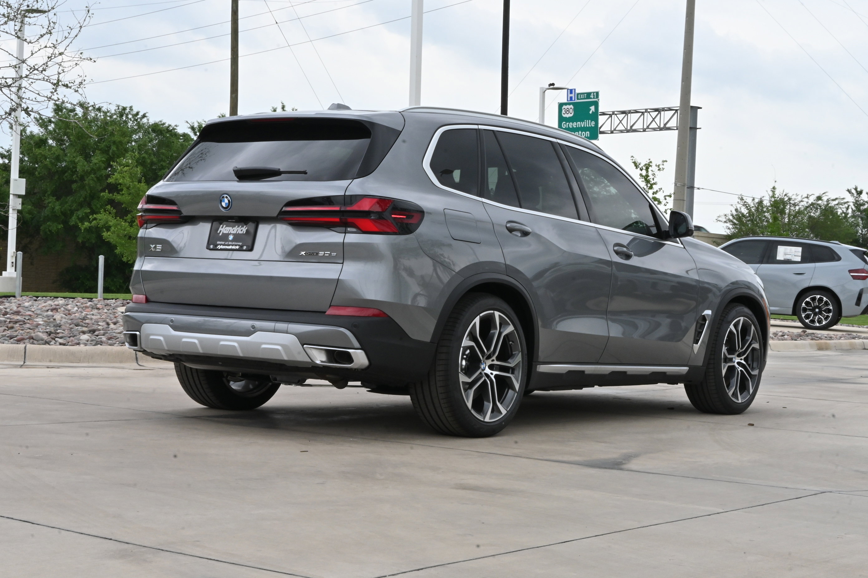 New 2026 BMW X5 xDrive50e w/ Executive Package AWD/4WD image 8
