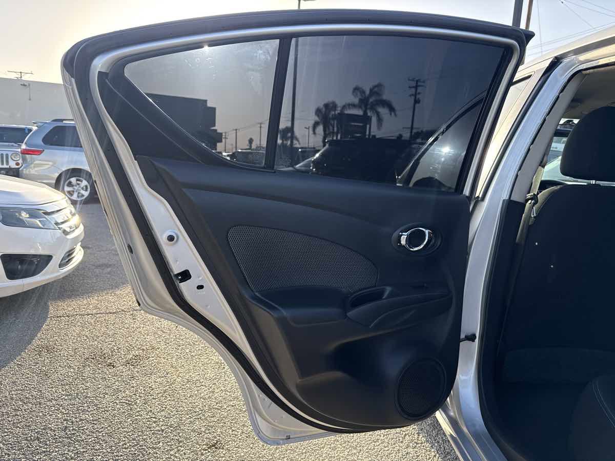 Used 2015 Nissan Versa SV FWD image 10