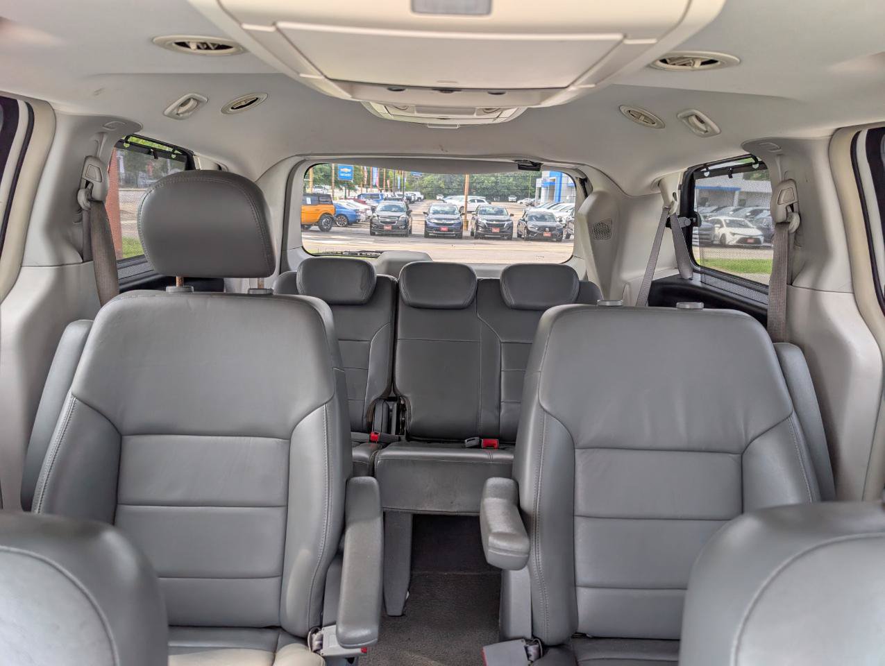 Used 2010 Volkswagen Routan SEL FWD image 33