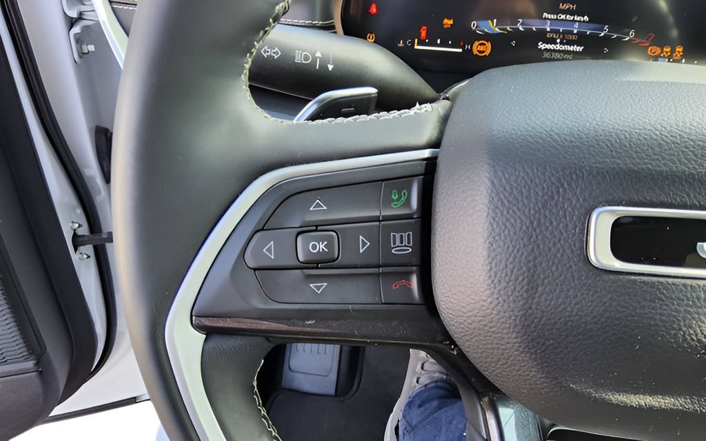Used 2023 Jeep Grand Cherokee Altitude AWD/4WD image 19