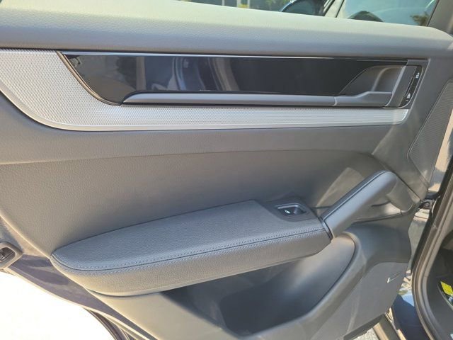 Used 2024 Porsche Cayenne AWD/4WD image 13