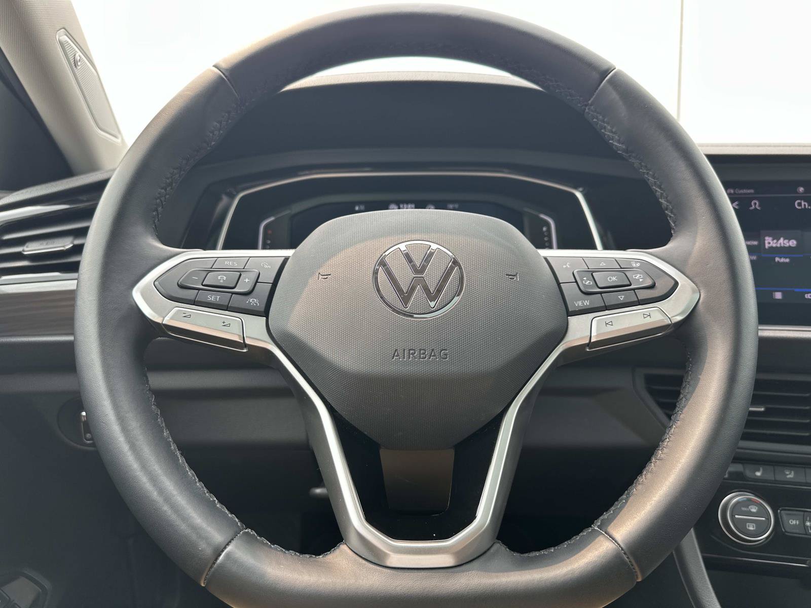 Used 2023 Volkswagen Jetta SEL FWD image 25