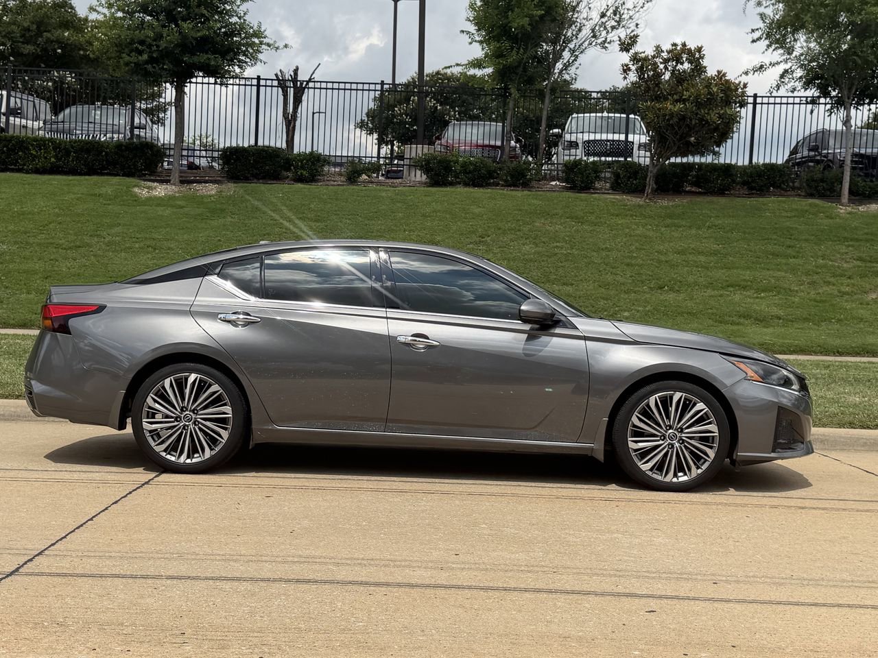 Certified 2023 Nissan Altima 2.5 SL FWD image 3