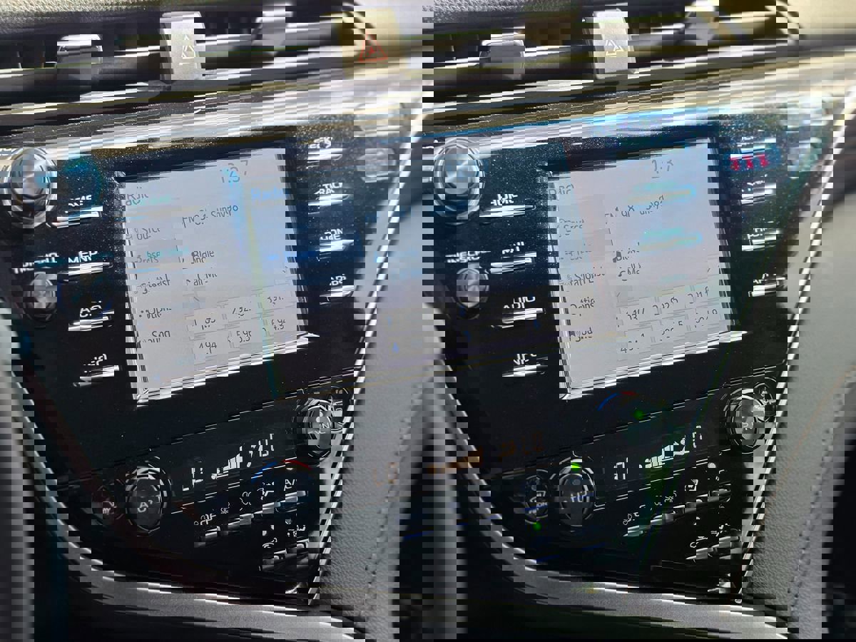 Used 2018 Toyota Camry XLE image 33