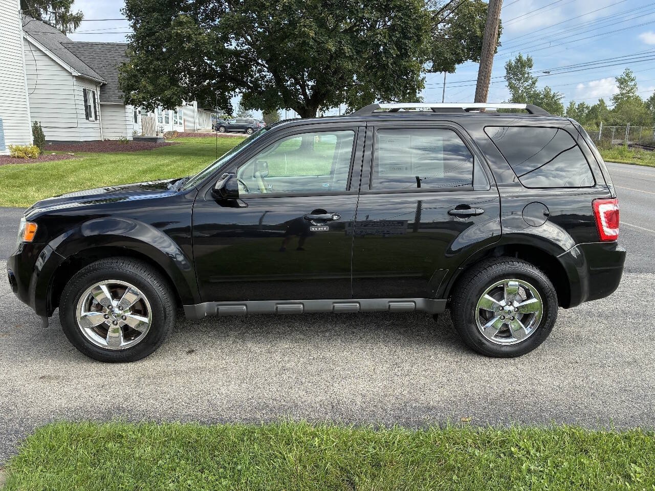 Used 2011 Ford Escape Limited w/ 302A Rapid Spec Order Code AWD/4WD image 3