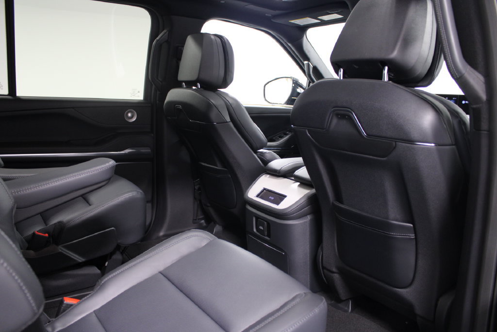 New 2026 Lincoln Navigator L Reserve w/ Jet Appearance Package AWD/4WD image 36