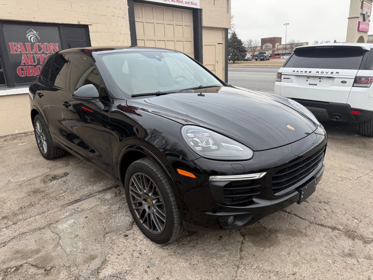 Used 2018 Porsche Cayenne Platinum Edition image 4