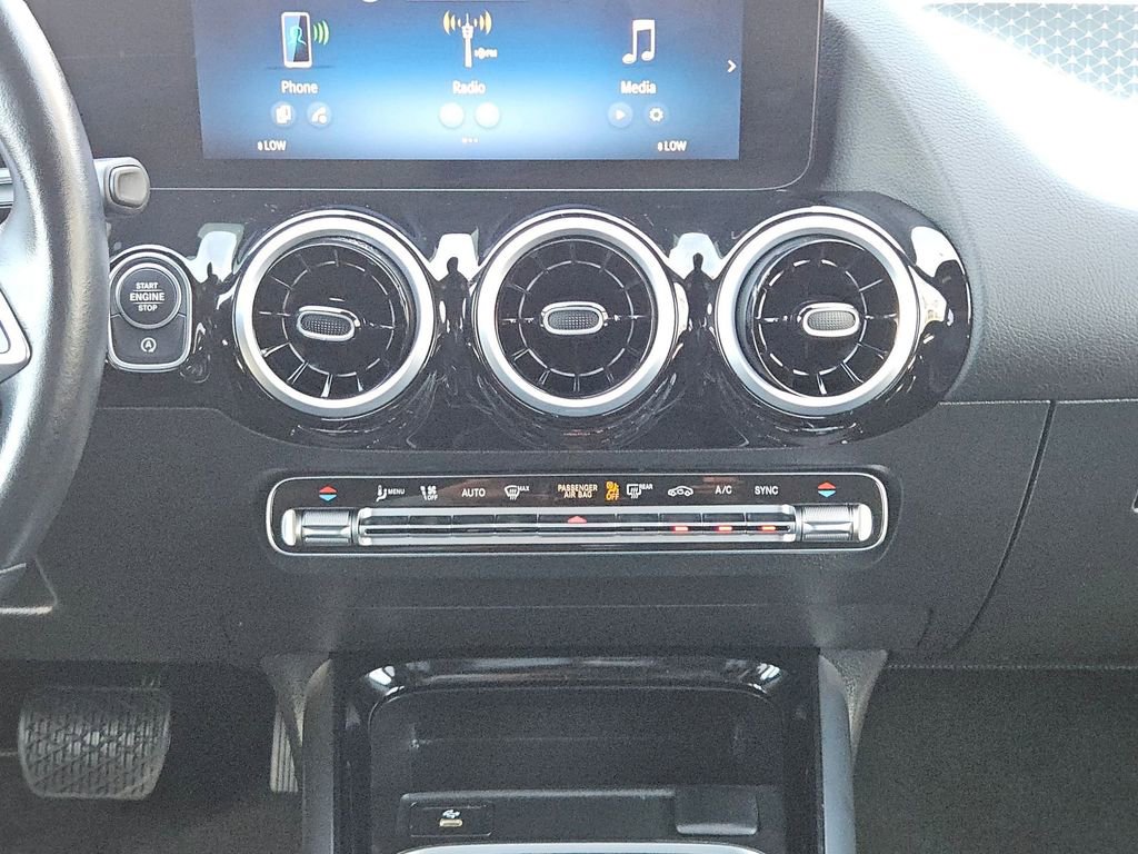 Used 2025 Mercedes-Benz GLA 250 image 21
