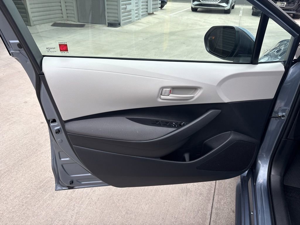 Used 2025 Toyota Corolla LE image 10