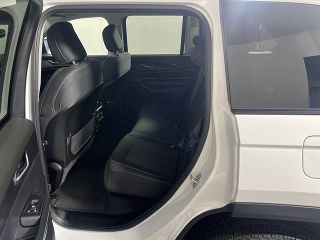 Certified 2023 Jeep Grand Cherokee Laredo w/ Luxury Tech Group I AWD/4WD image 26