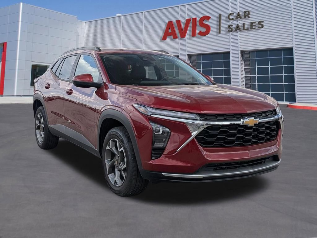Used 2025 Chevrolet Trax LT w/ LT Convenience Package FWD image 3
