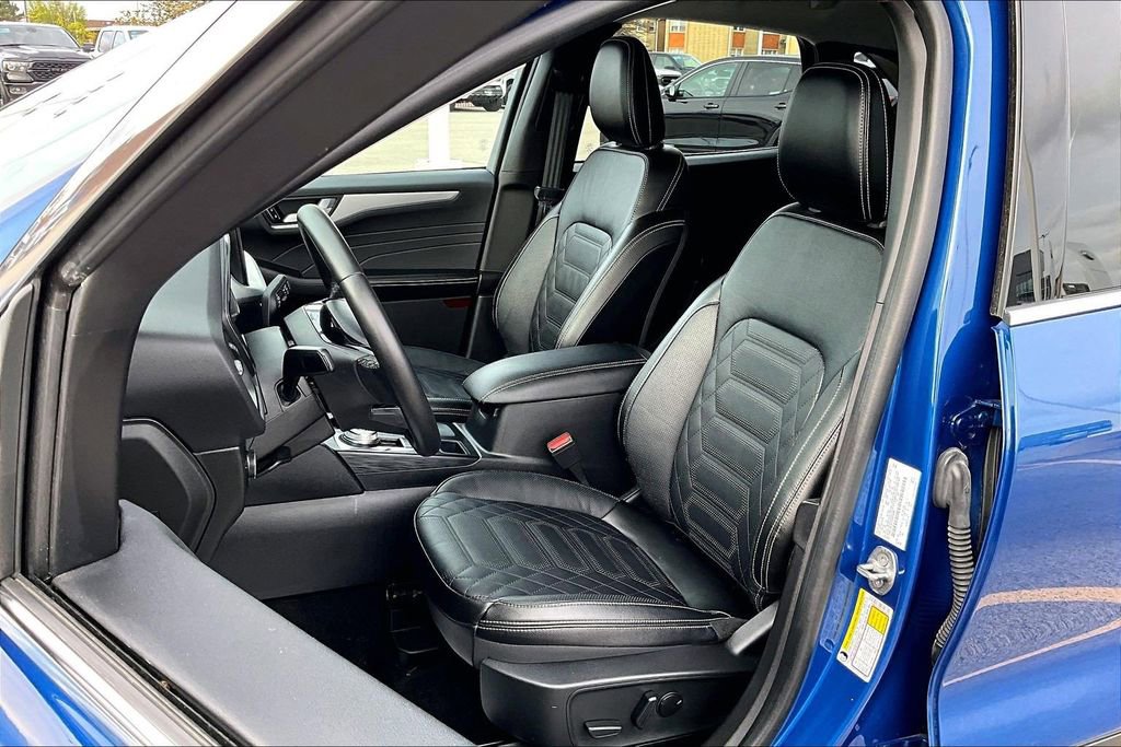 Certified 2023 Ford Escape Platinum w/ Premium Technology Package image 24