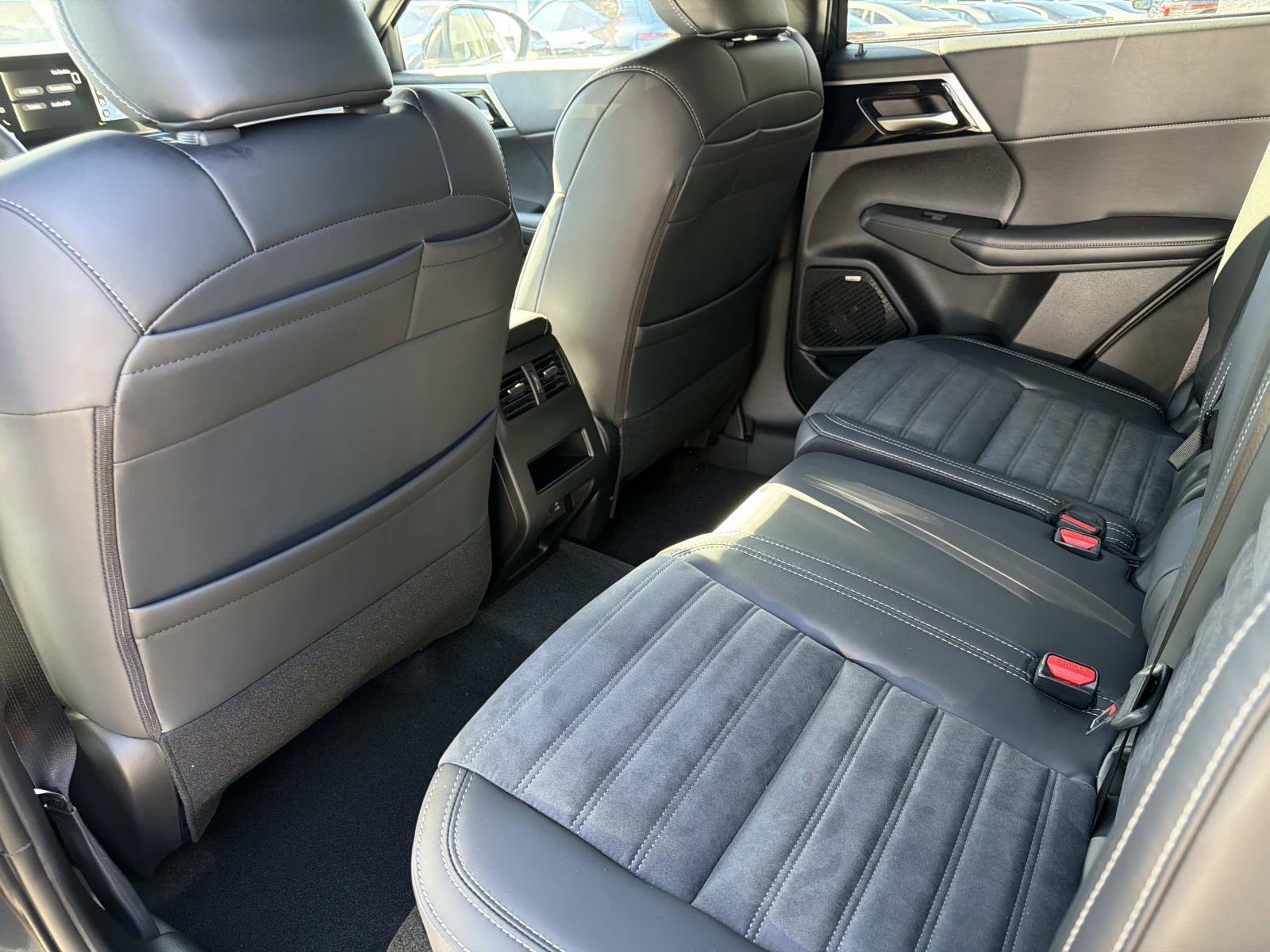 New 2026 Mitsubishi Outlander LE FWD image 10