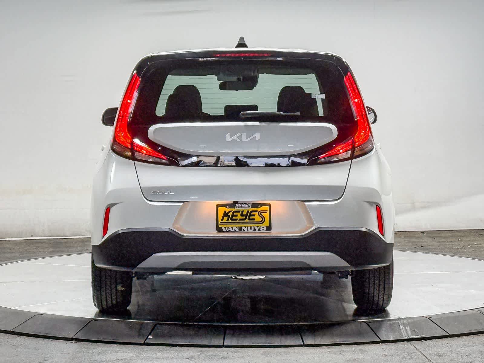 Used 2023 Kia Soul LX FWD image 3