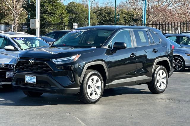 Used 2024 Toyota RAV4 LE image 7