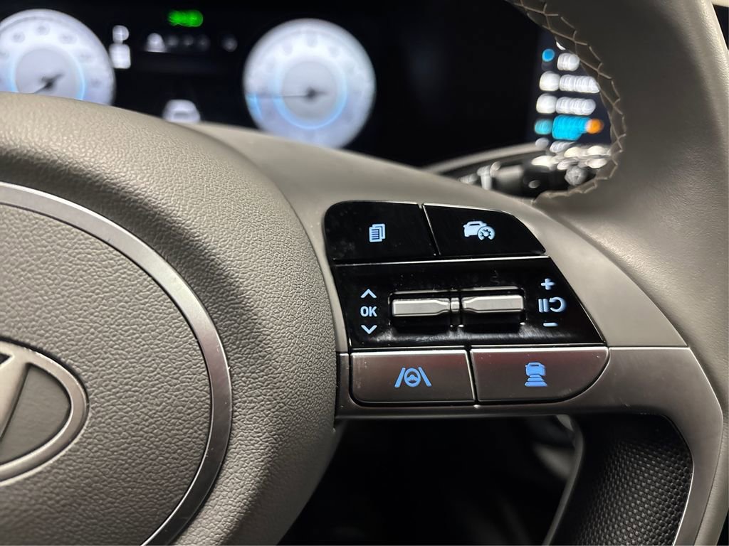 Certified 2025 Hyundai Elantra SEL image 27